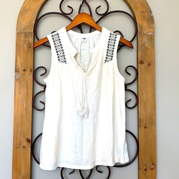 Old Navy embroidered boho tassel top - Picture 1 of 5